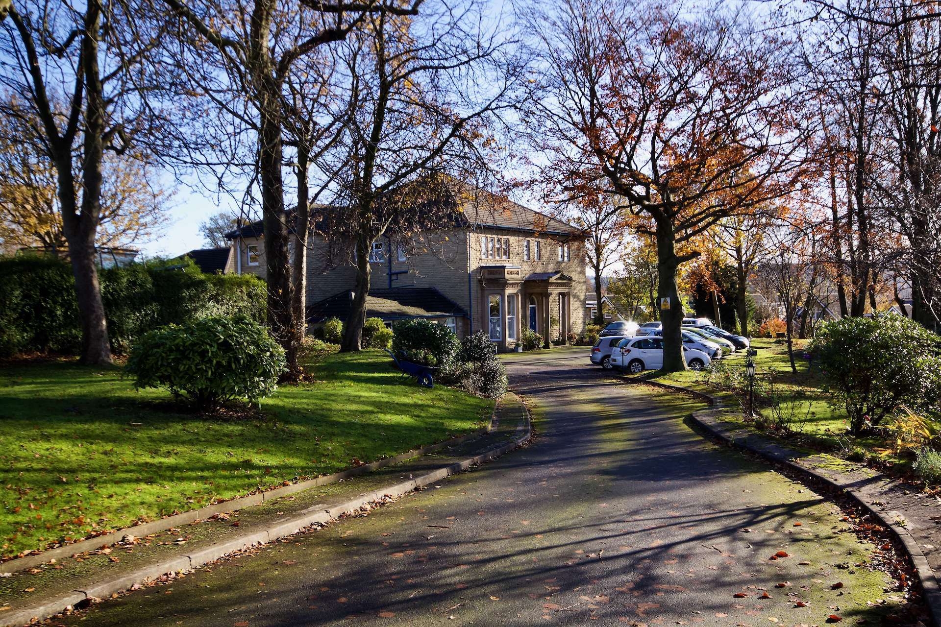 CCH Image showing an outside shot of West Royd House's driveway